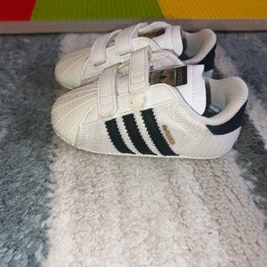 Unisex Adidas superstar